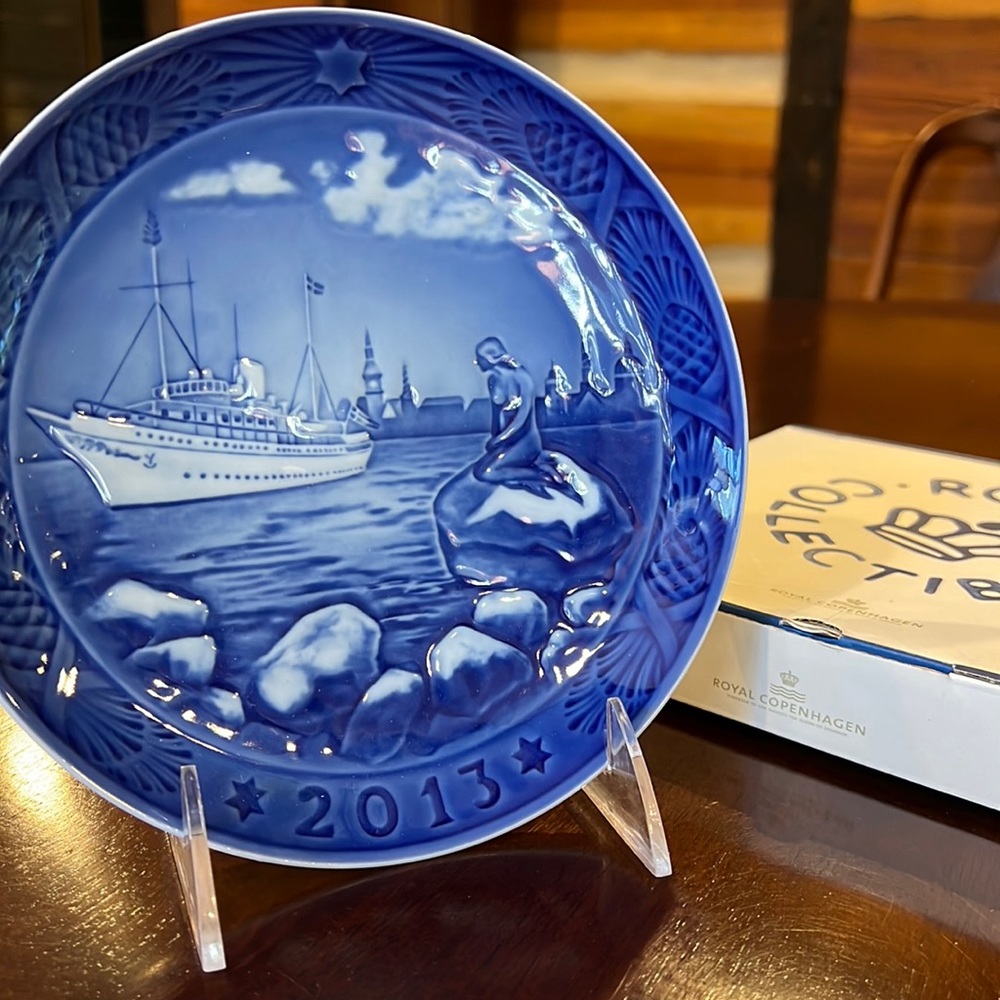 Royal Copenhagen Blue & White Annual Christmas Plate - 2013 - with box